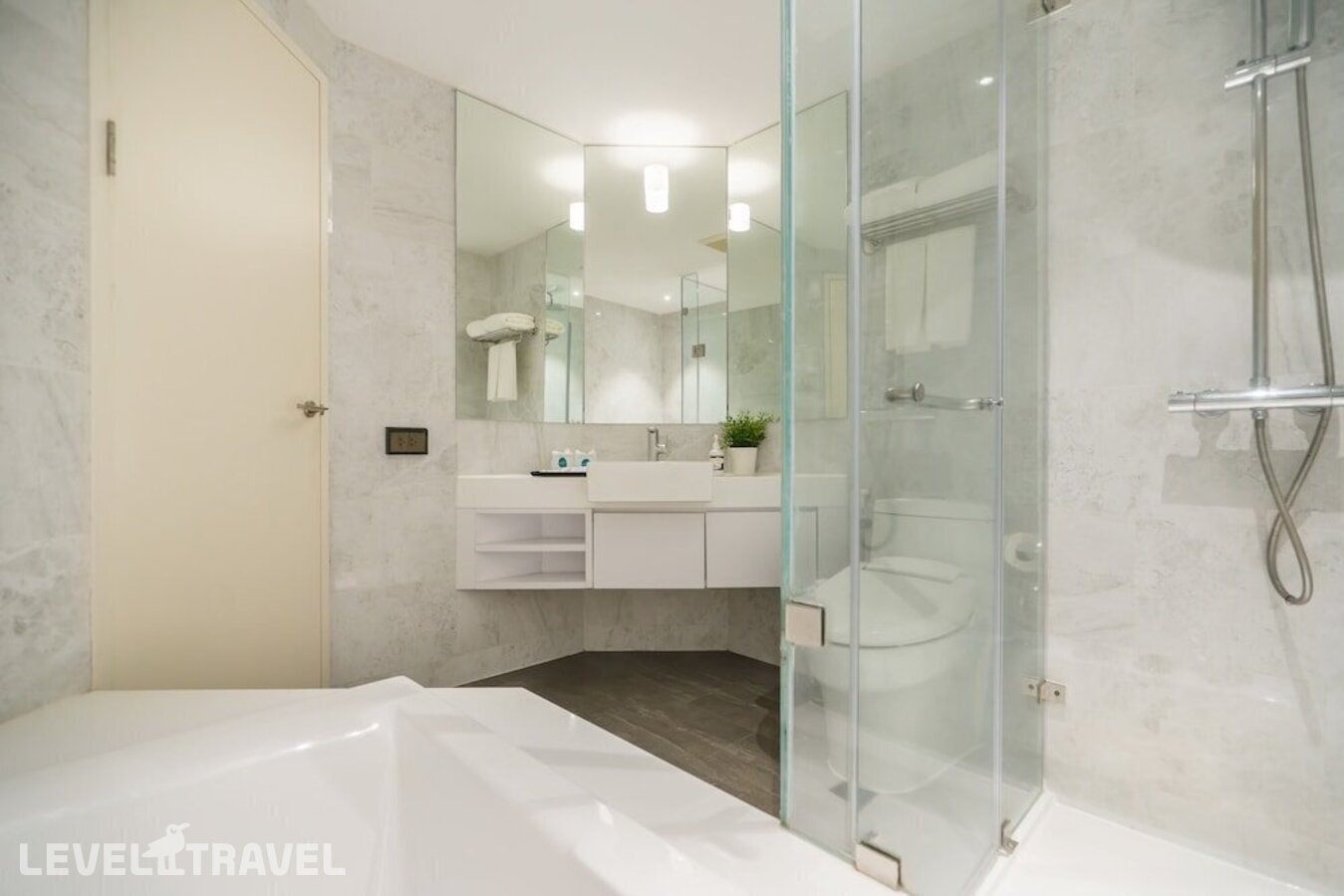 фотографии номера Делюкс с балконом отеля Arden Hotel And Residence в Таиланд(Центральная Паттайя) - фото №14