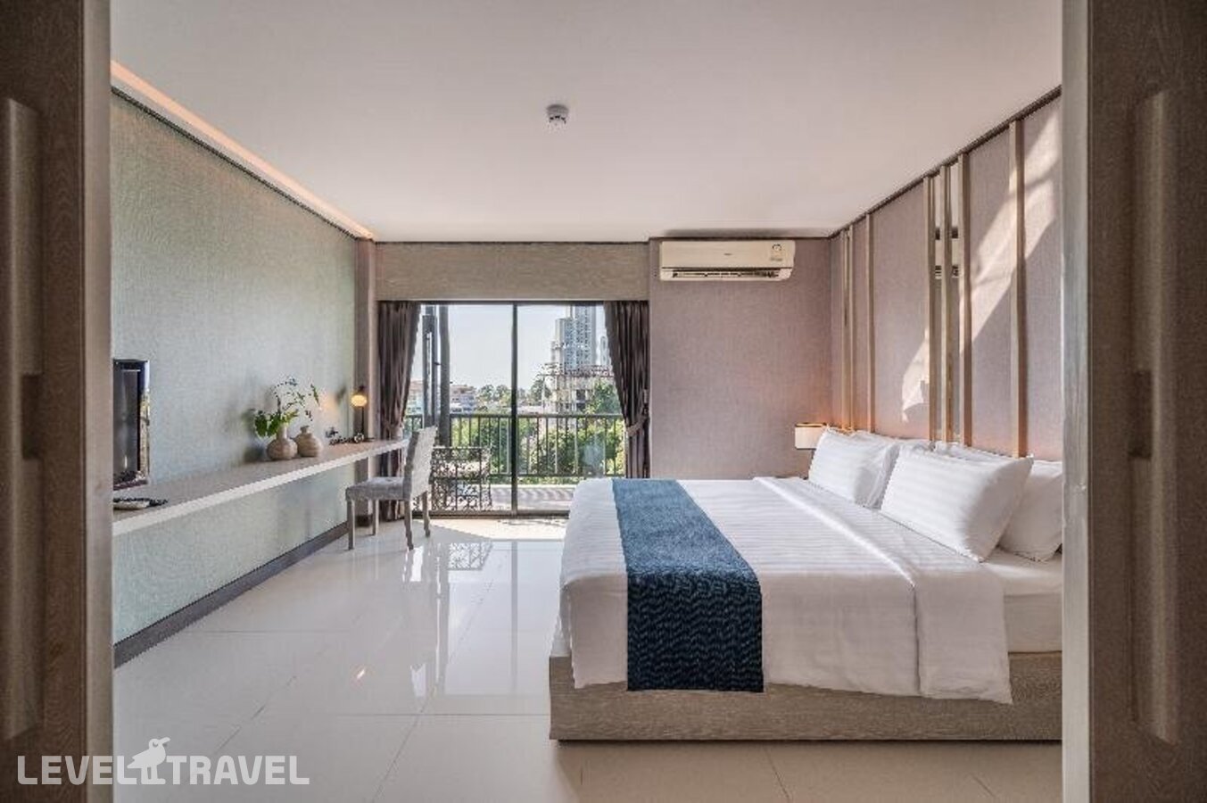 фотографии номера Люкс роскошный отеля Manhattan Pattaya Hotel в Таиланд(Наклуа) - фото №16