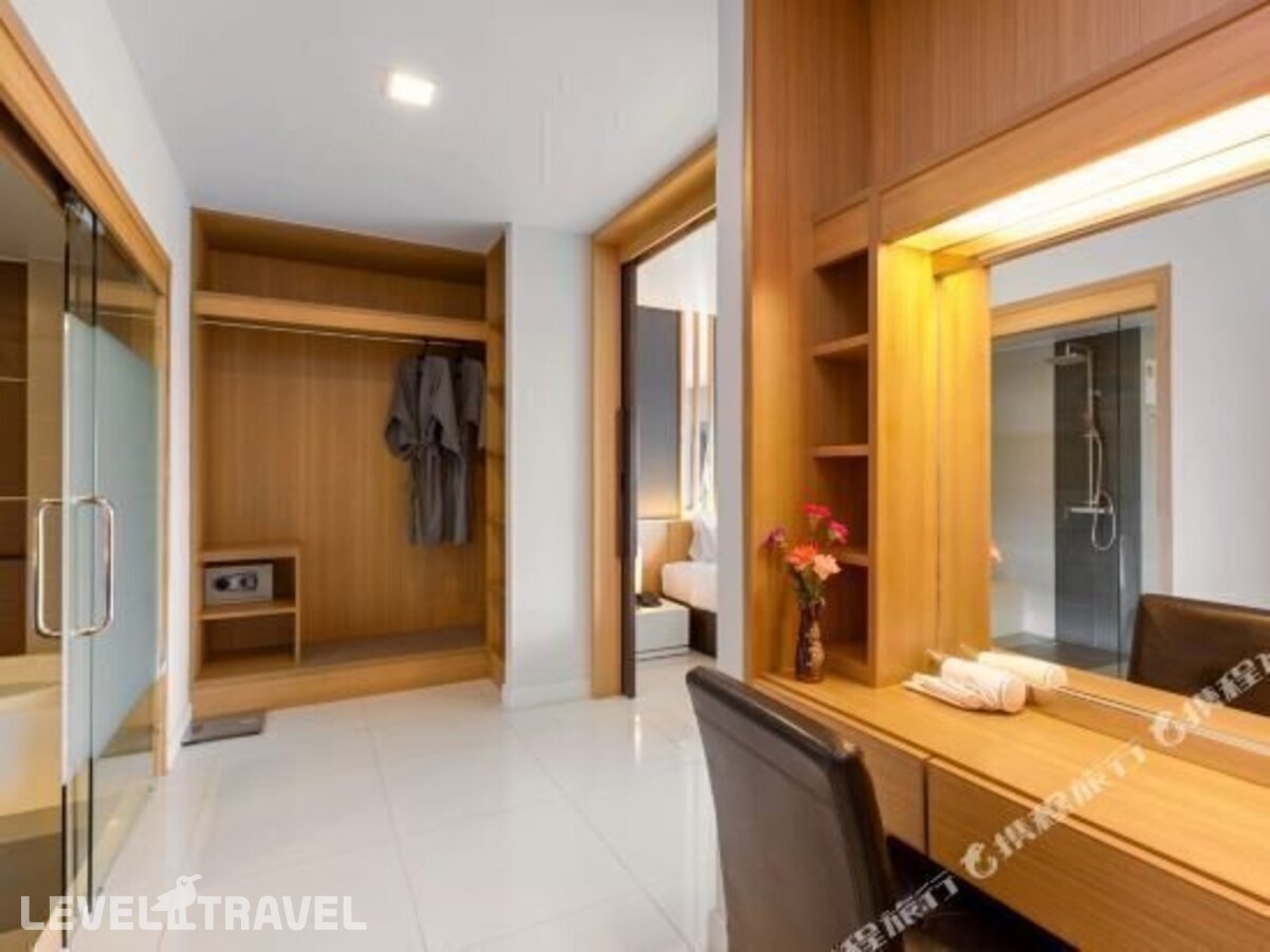 фотографии номера Люкс роскошный отеля Manhattan Pattaya Hotel в Таиланд(Наклуа) - фото №26
