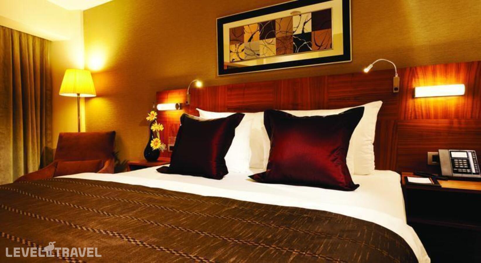 фотографии номера Одноместный номер отеля Crown Plaza Harbiye Hotel в Турция(Шишли) - фото №1