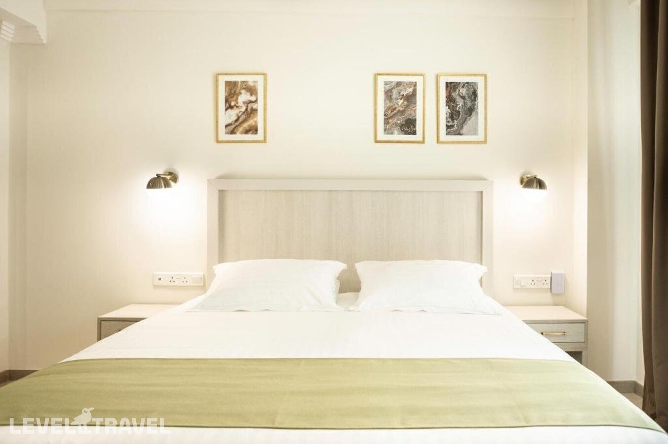 фотографии номера Делюкс с балконом отеля Roseum Boutique Hotel в Кипр(Ларнака) - фото №13