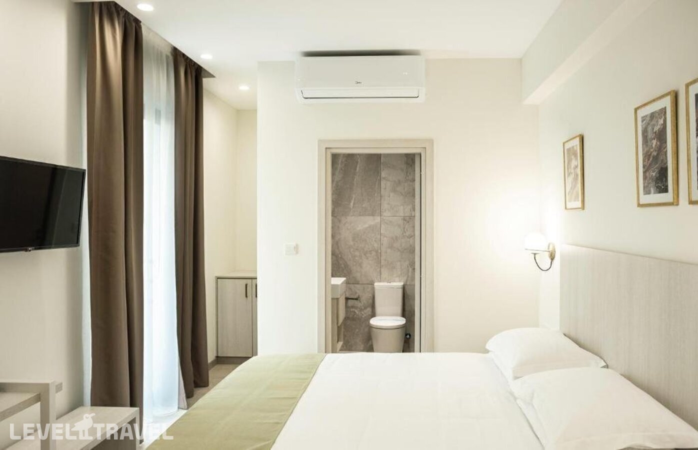 фотографии номера Делюкс с балконом отеля Roseum Boutique Hotel в Кипр(Ларнака) - фото №18