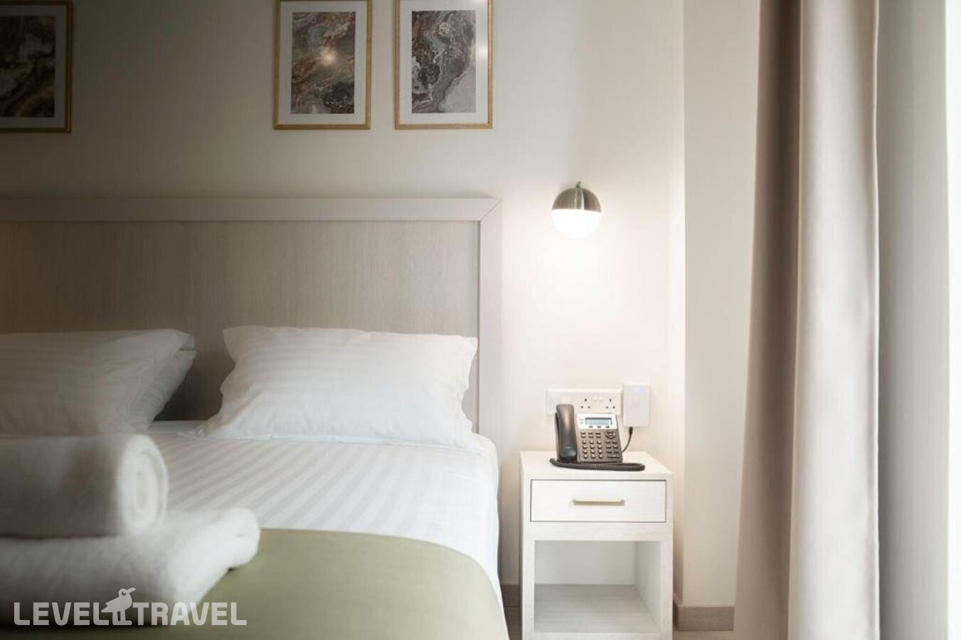 фотографии номера Делюкс с балконом отеля Roseum Boutique Hotel в Кипр(Ларнака) - фото №2