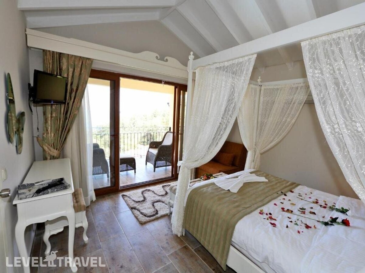 фотографии номера Вилла семейная отеля Alya Villa Butik Hotel в Турция(Турунч) - фото №2