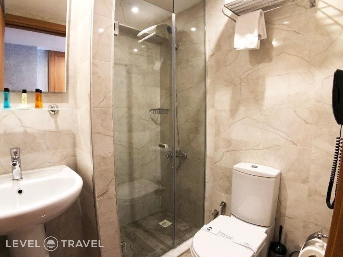 фотографии номера Стандартный номер отеля Carlton Istanbul Hotel в Турция(Фатих) - фото №10
