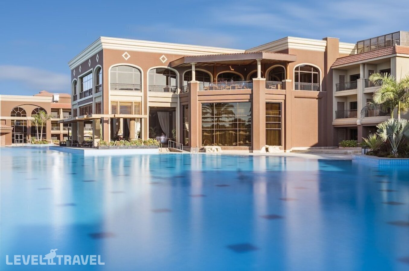 фотографии номера Делюкс с балконом отеля Hilton Alexandria King's Ranch в Египет(Александрия) - фото №3