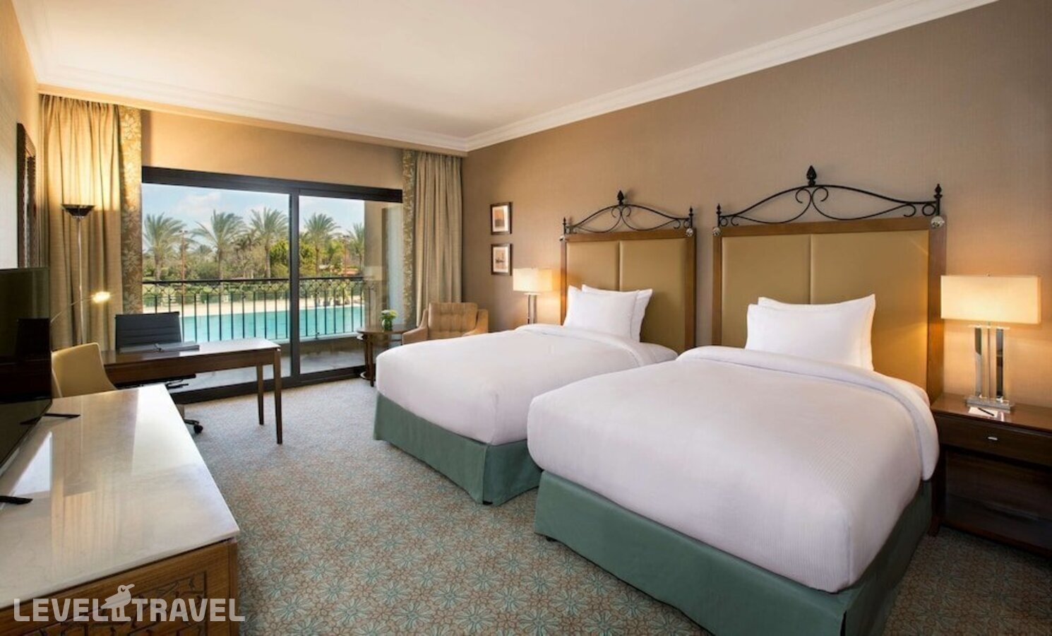 фотографии номера Делюкс с балконом отеля Hilton Alexandria King's Ranch в Египет(Александрия) - фото №6