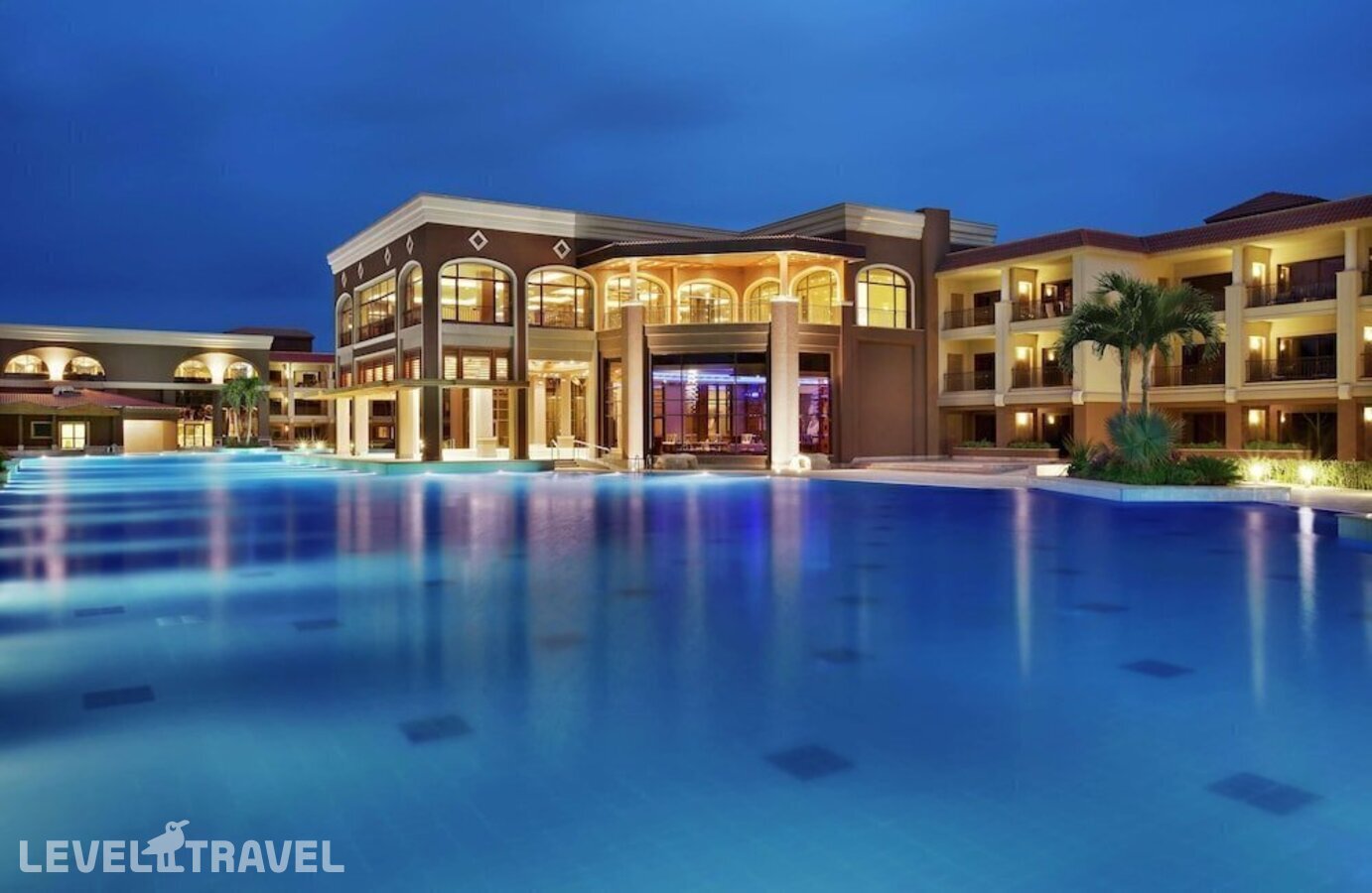 фотографии номера Делюкс с балконом отеля Hilton Alexandria King's Ranch в Египет(Александрия) - фото №1