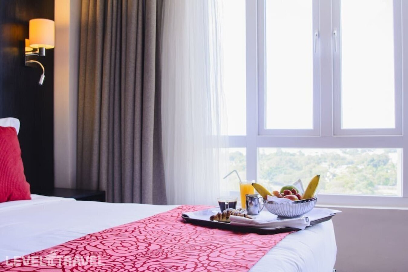 фотографии номера Стандартный номер отеля Onomo Hotel Dar Es Salaam в Танзания(Дар-эс-Салам) - фото №3