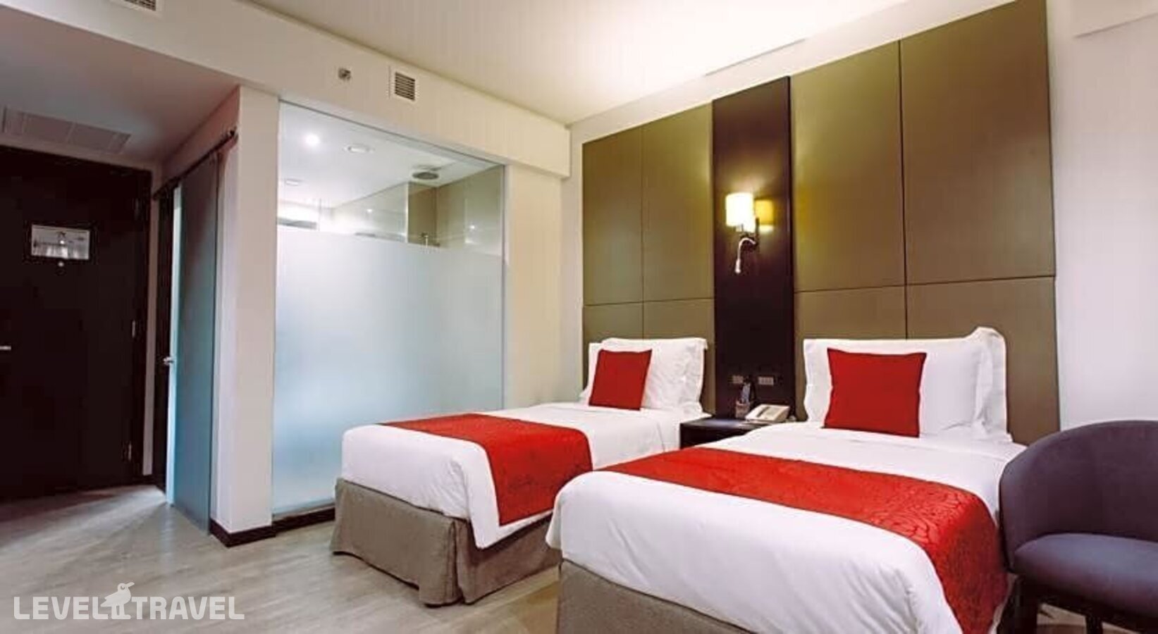 фотографии номера Стандартный номер отеля Onomo Hotel Dar Es Salaam в Танзания(Дар-эс-Салам) - фото №10