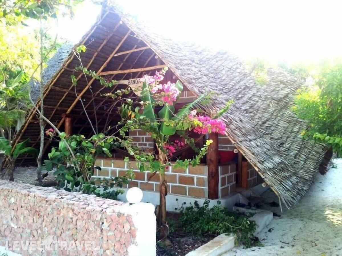 фотографии номера Стандартный номер отеля Mbuyuni Beach Village - Bungalows в Танзания(Джамбиани) - фото №15