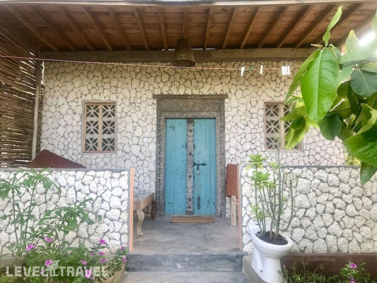 фотографии номера Стандартный номер отеля Mbuyuni Beach Village - Bungalows в Танзания(Джамбиани) - фото №6