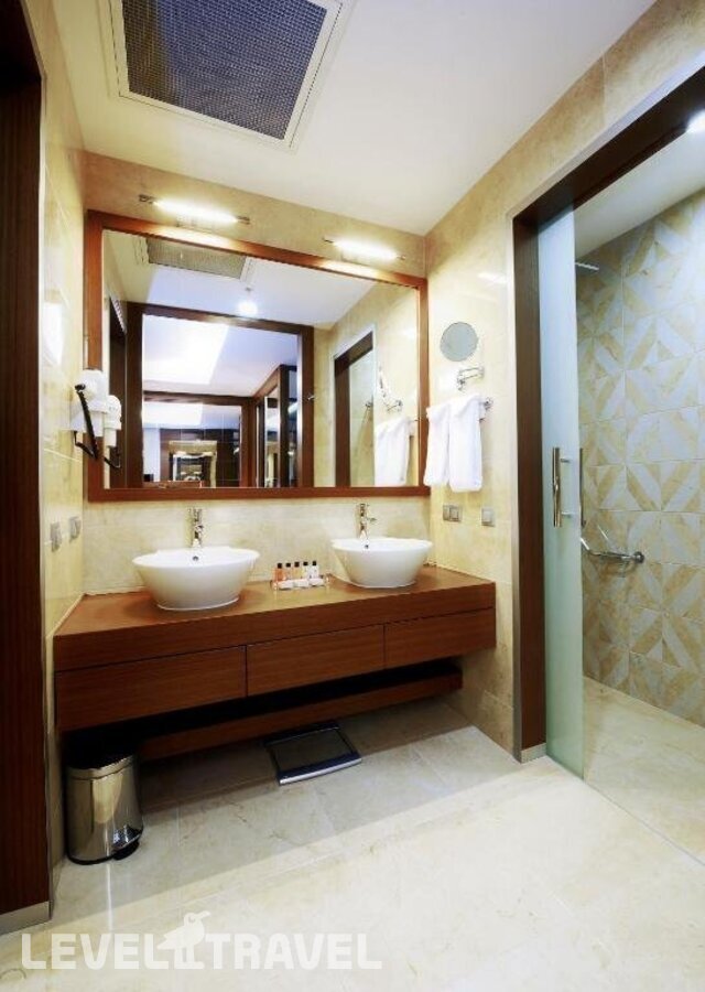 фотографии номера Люкс отеля Ramada By Wyndham Podgorica в Черногория(Подгорица) - фото №1