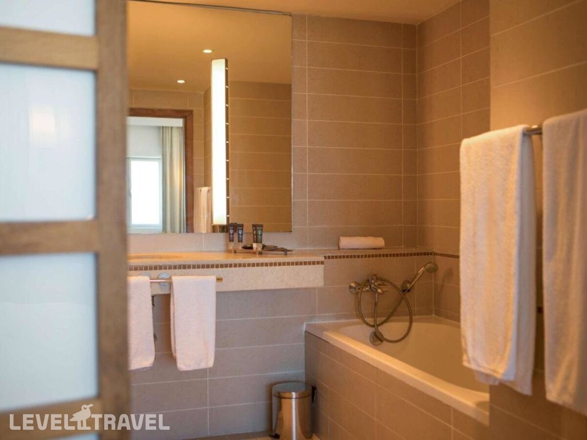 фотографии номера Полулюкс отеля Novotel Casablanca City Center в Марокко(Касабланка) - фото №16