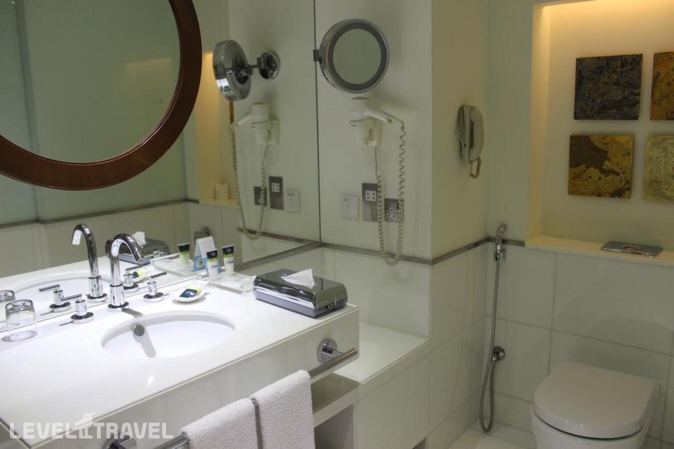 фотографии номера Представительский номер отеля Majestic Premier Hotel (Ex. Four Points By Sheraton Bur Dubai) в ОАЭ(Бар Дубай) - фото №5