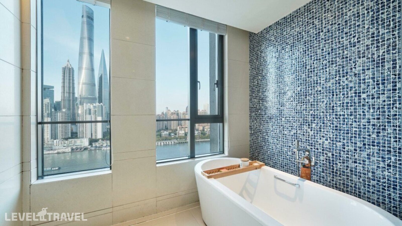 фотографии номера Представительский номер отеля Hotel Indigo Shanghai On The Bund, An Ihg Hotel в Китай(Шанхай) - фото №2