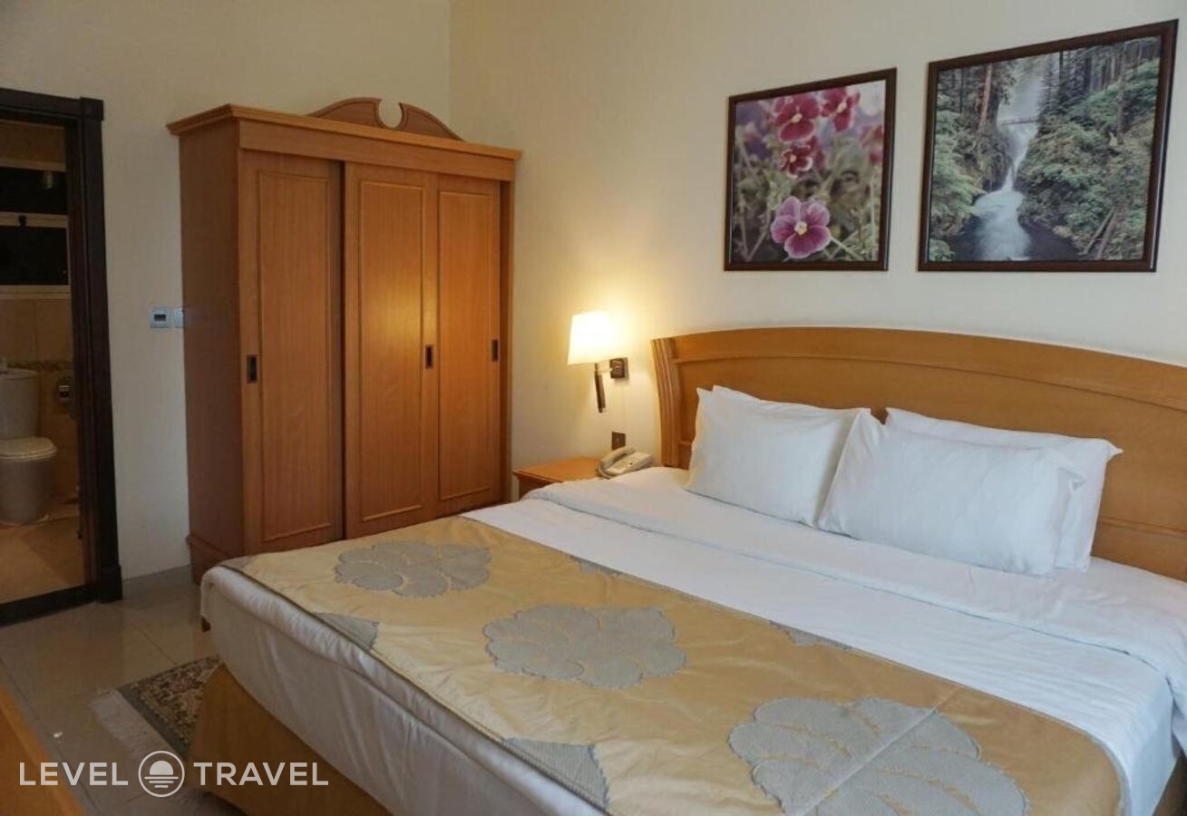 фотографии номера Стандартный номер отеля Golden Tulip Sharjah в ОАЭ(Шарджа) - фото №5