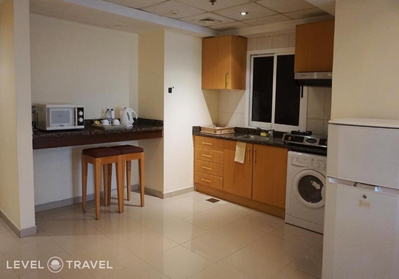 фотографии номера Стандартный номер отеля Golden Tulip Sharjah в ОАЭ(Шарджа) - фото №3