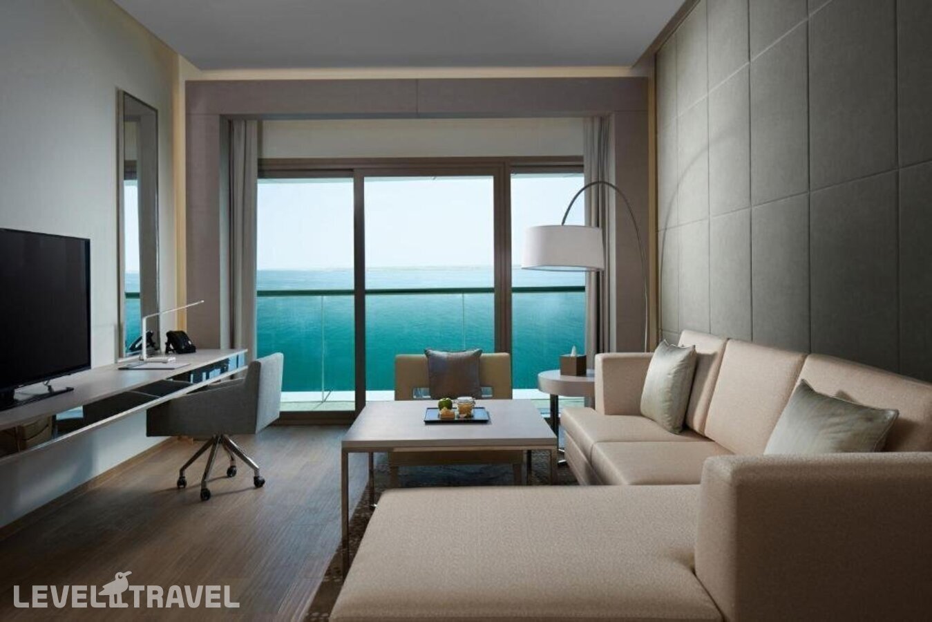 фотографии номера Люкс премиум с видом на море отеля Royal M Hotel & Resort Abu Dhabi в ОАЭ(Абу-Даби) - фото №2