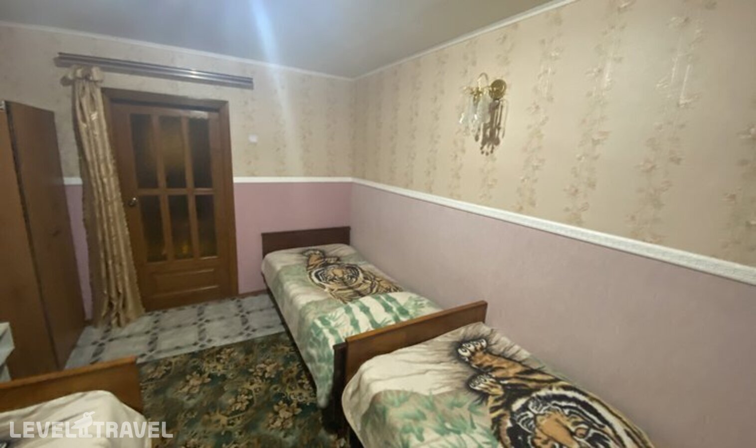 фотографии номера Трехместный экономичный отеля Гостевой дом на Толстого 13 в Россия(Витязево) - фото №8