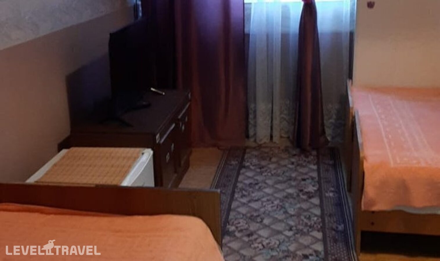 фотографии номера Трехместный экономичный отеля Гостевой дом на Толстого 13 в Россия(Витязево) - фото №5