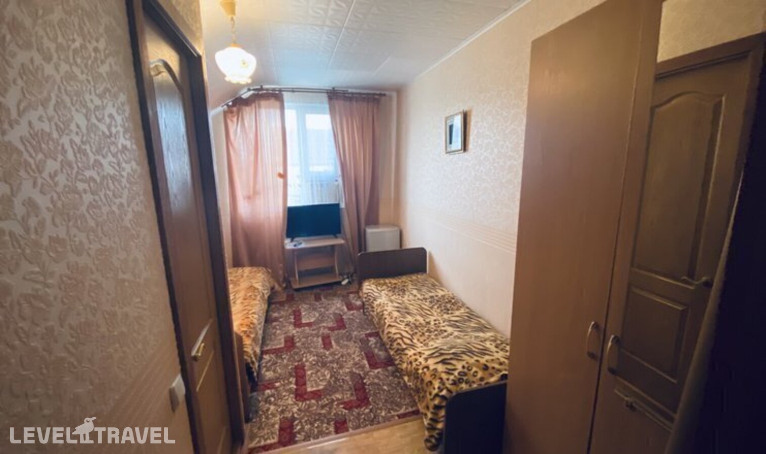 фотографии номера Трехместный экономичный отеля Гостевой дом на Толстого 13 в Россия(Витязево) - фото №4