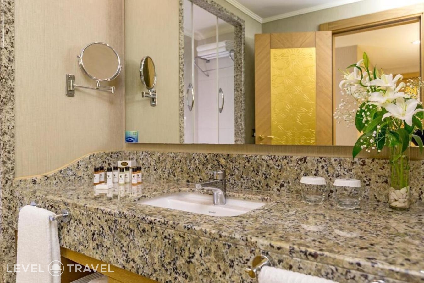 фотографии номера Улучшенный номер отеля Royal Holiday Palace Hotel в Турция(Лара) - фото №2