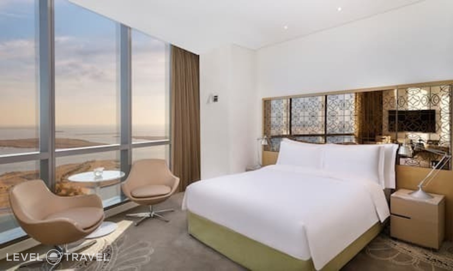 фотографии номера Улучшенный с видом на море отеля Conrad Abu Dhabi Etihad Towers (Ex.Jumeirah At Etihad Towers) в ОАЭ(Абу-Даби) - фото №1