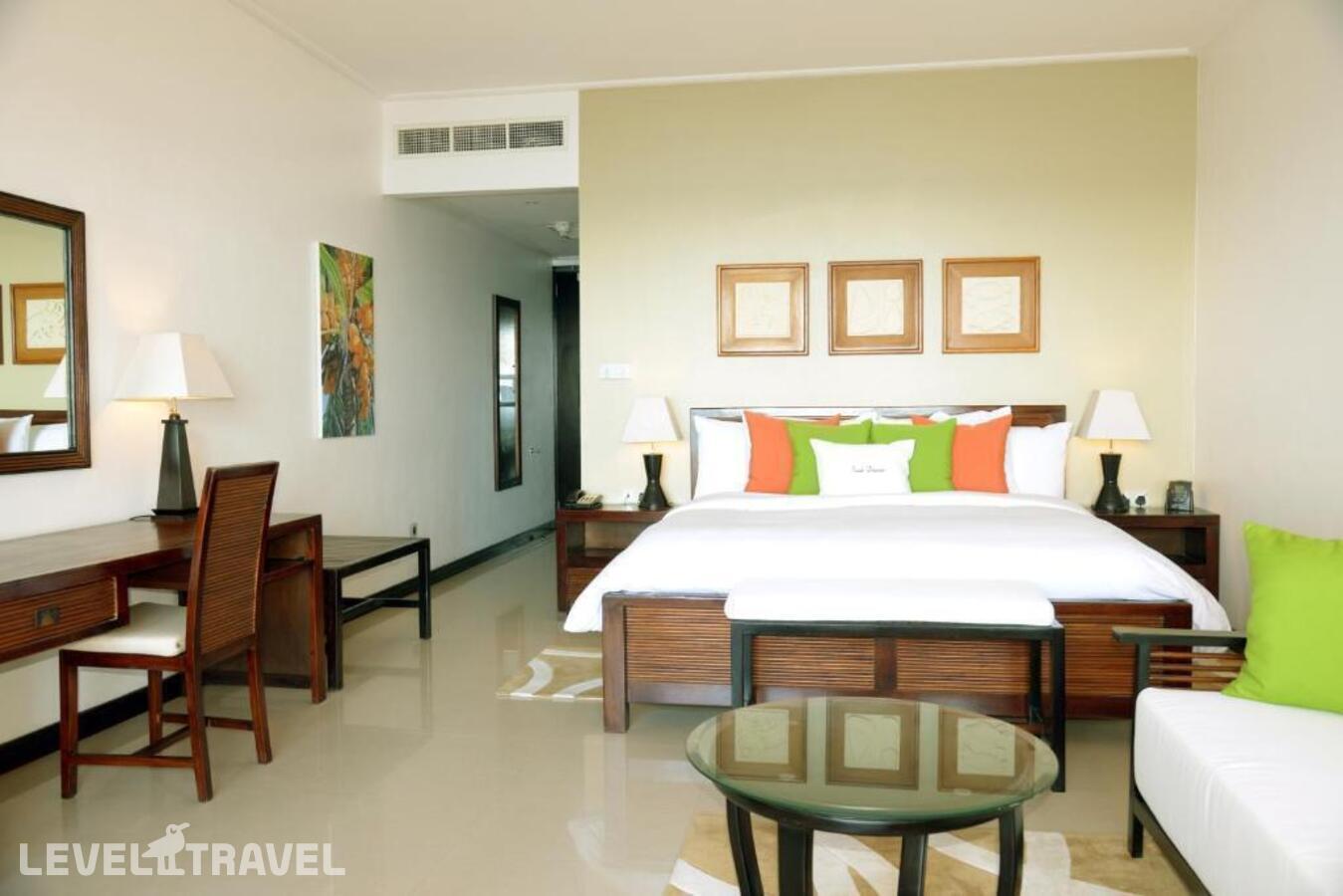 фотографии номера Премиум с видом на океан отеля Double Tree By Hilton Seychelles Allamanda Resort & Spa в Сейшелы(о. Маэ) - фото №1