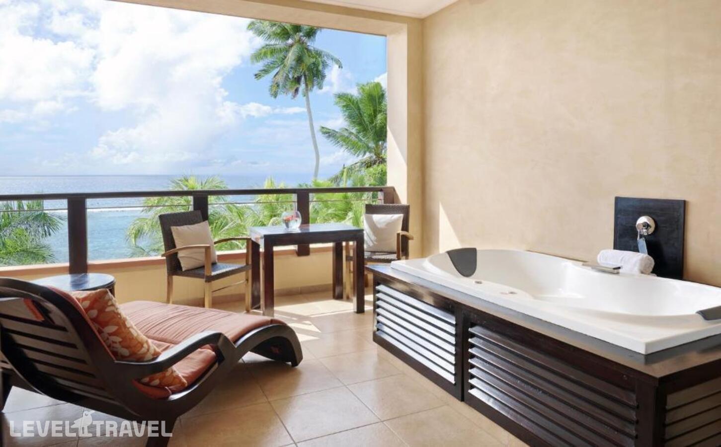 фотографии номера Премиум с видом на океан отеля Double Tree By Hilton Seychelles Allamanda Resort & Spa в Сейшелы(о. Маэ) - фото №5