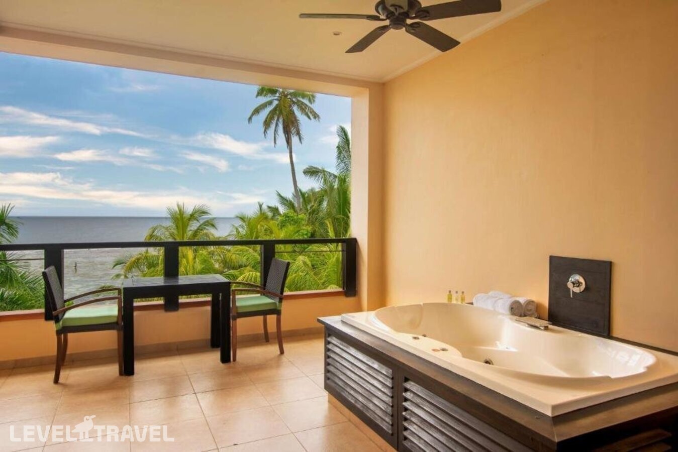 фотографии номера Премиум с видом на океан отеля Double Tree By Hilton Seychelles Allamanda Resort & Spa в Сейшелы(о. Маэ) - фото №22