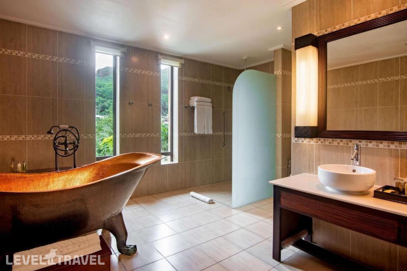 фотографии номера Премиум с видом на океан отеля Double Tree By Hilton Seychelles Allamanda Resort & Spa в Сейшелы(о. Маэ) - фото №54