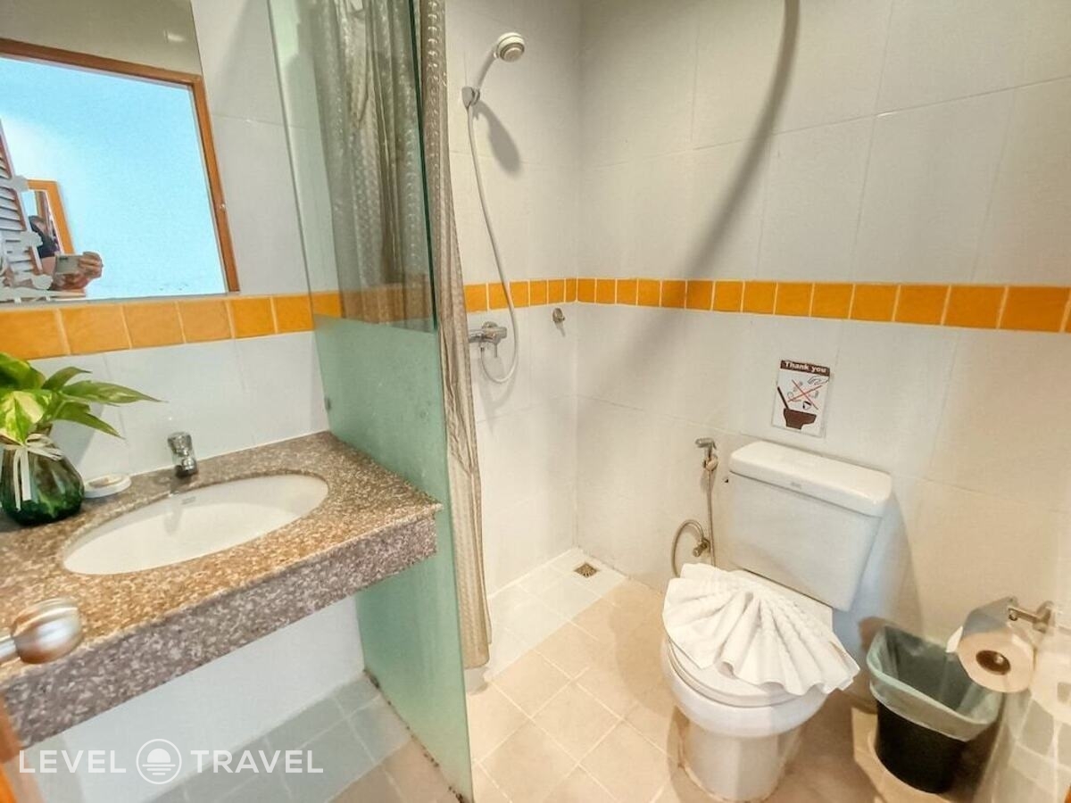 фотографии номера Улучшенный с балконом отеля Pj Patong Resortel в Таиланд(Патонг Бич) - фото №4