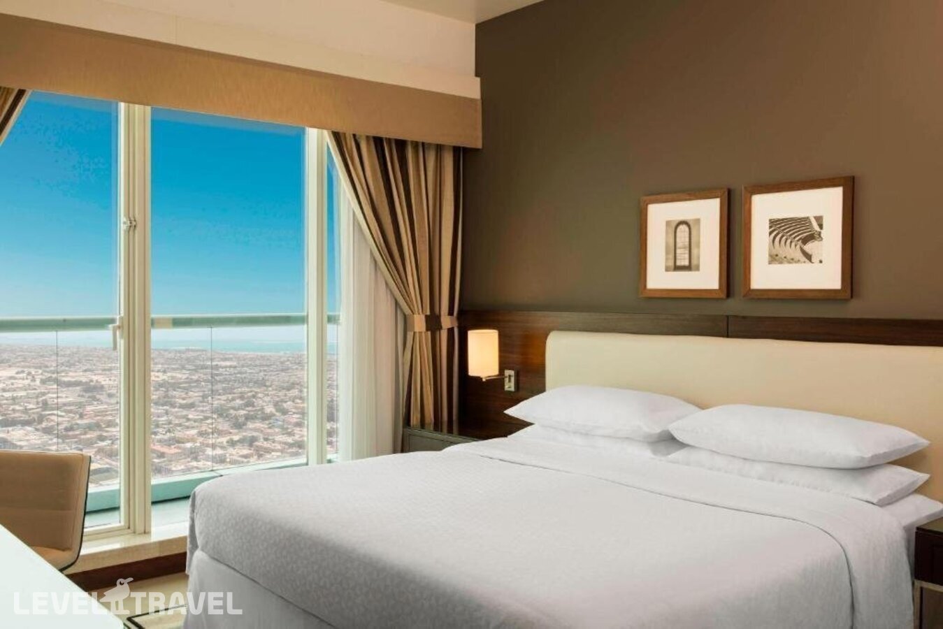 фотографии номера Люкс с балконом отеля Sheraton Four Points Sheikh Zayed Road в ОАЭ(Дубай Джумейра) - фото №3