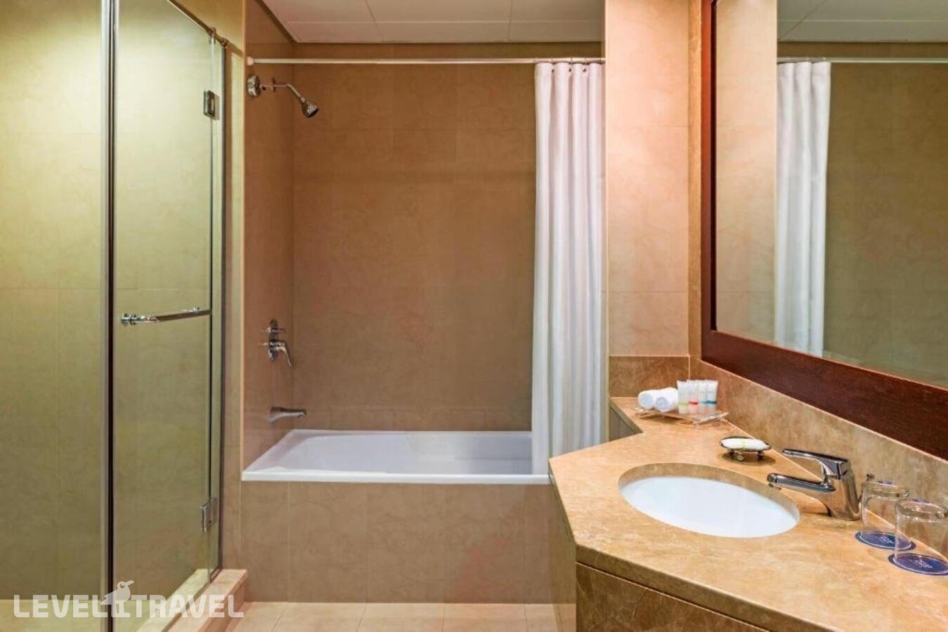 фотографии номера Люкс с балконом отеля Sheraton Four Points Sheikh Zayed Road в ОАЭ(Дубай Джумейра) - фото №5