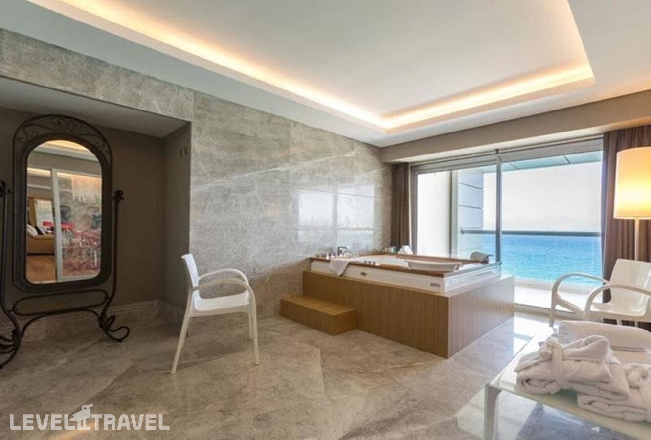 фотографии номера Люкс отеля Boyalik Beach Hotel & Spa Thermal Resort в Турция(Чешме) - фото №3