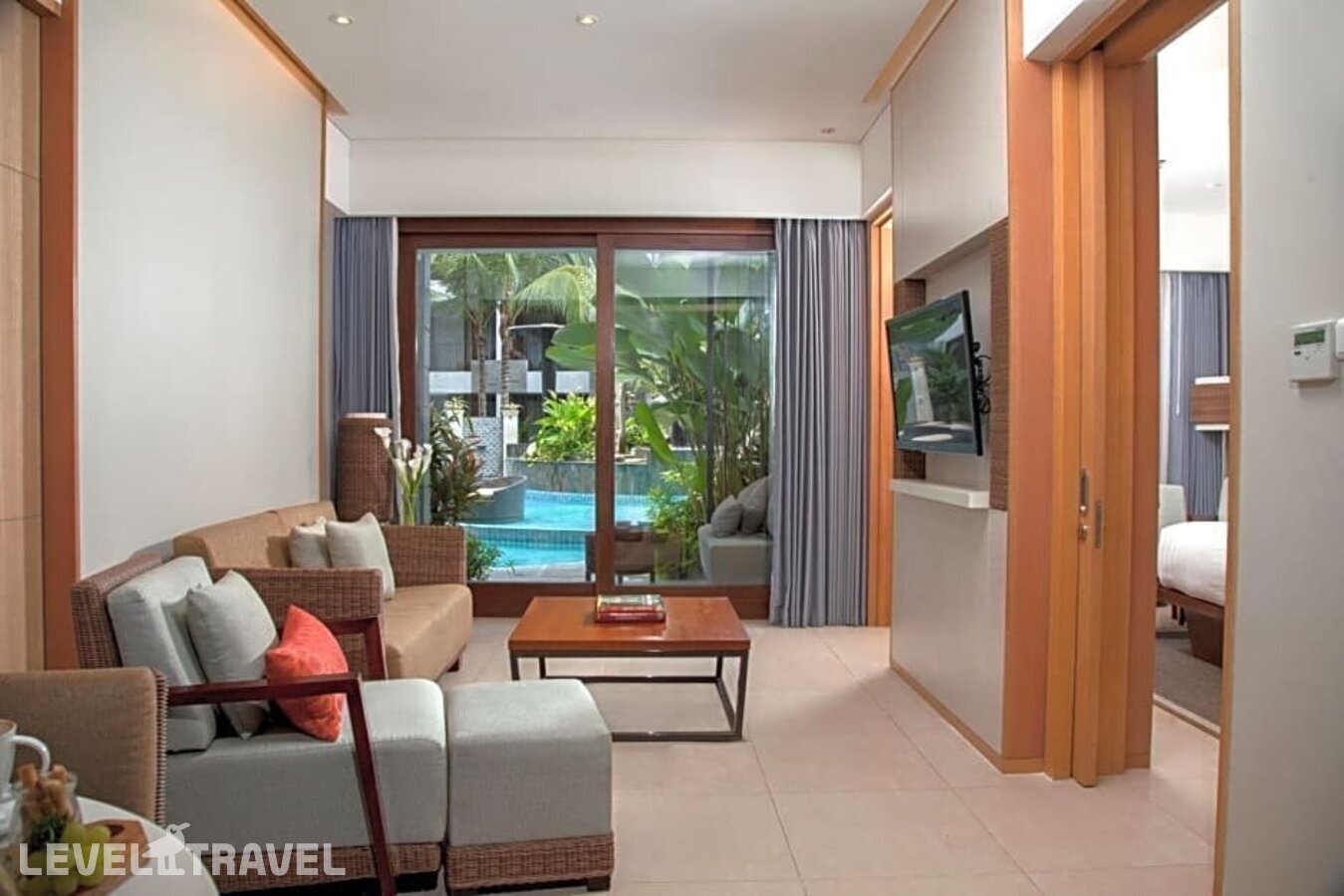 фотографии номера Люкс отеля Courtyard By Marriott Bali Seminyak в Индонезия(Семиньяк) - фото №1