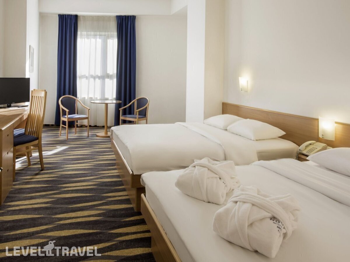 фотографии номера Четырехместный улучшенный отеля Новотель Москва Центр (Novotel Moscow Centre) в Россия(Центральный административный округ (ЦАО)) - фото №2