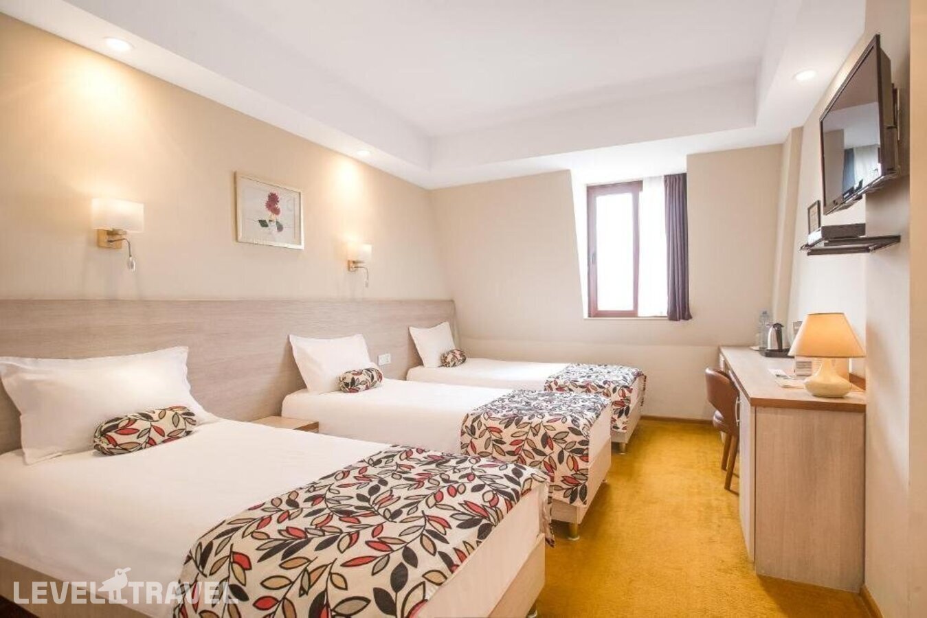 фотографии номера Трехместный экономичный отеля Urban Boutique Hotel в Грузия(Тбилиси) - фото №1