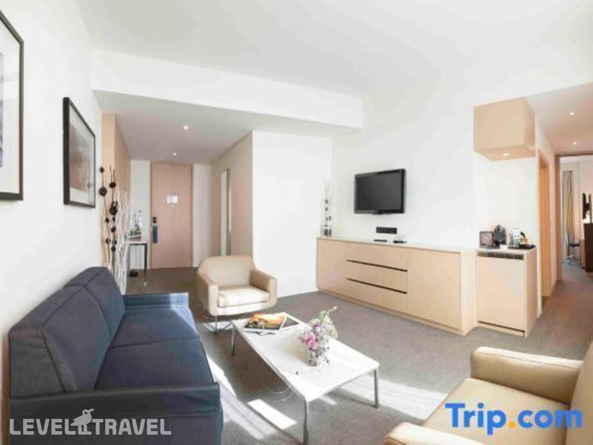 фотографии номера Улучшенный люкс отеля Novotel Abu Dhabi Al Bustan в ОАЭ(Абу-Даби) - фото №39