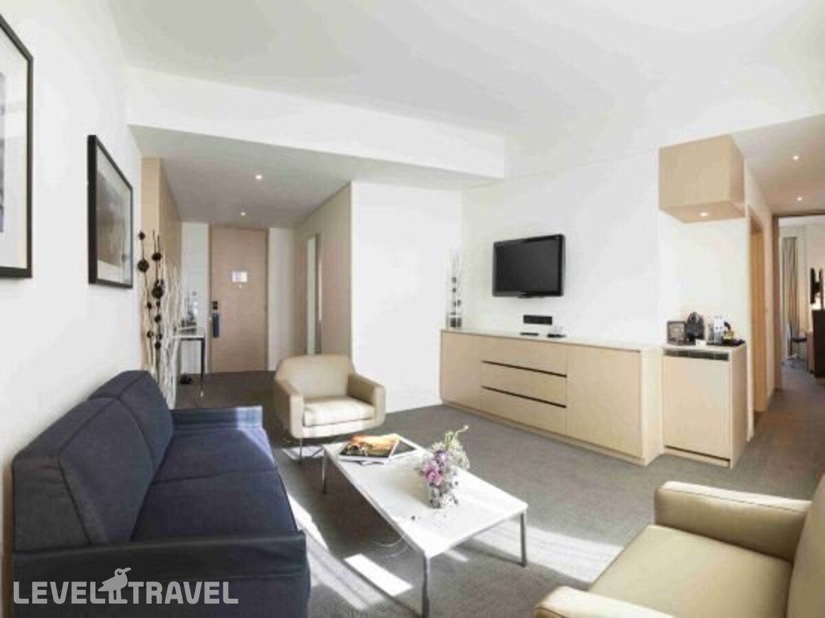 фотографии номера Улучшенный люкс отеля Novotel Abu Dhabi Al Bustan в ОАЭ(Абу-Даби) - фото №4