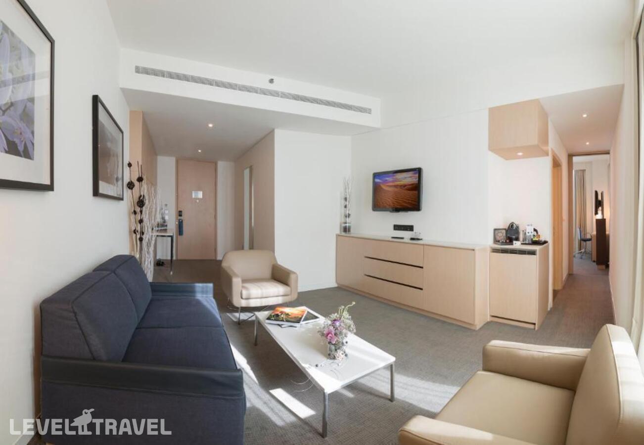 фотографии номера Улучшенный люкс отеля Novotel Abu Dhabi Al Bustan в ОАЭ(Абу-Даби) - фото №31
