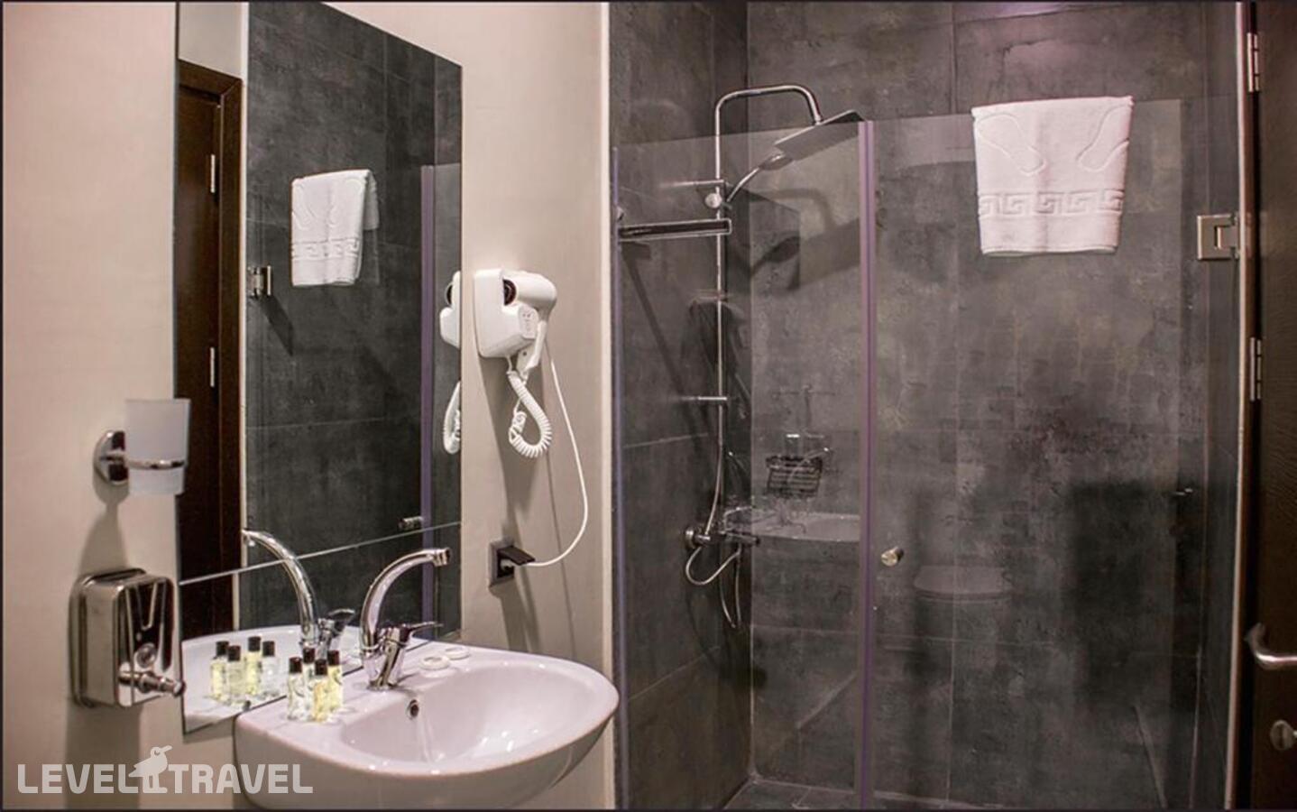 фотографии номера Стандартный номер отеля Legend Business Hotel Batumi в Грузия(Батуми) - фото №4