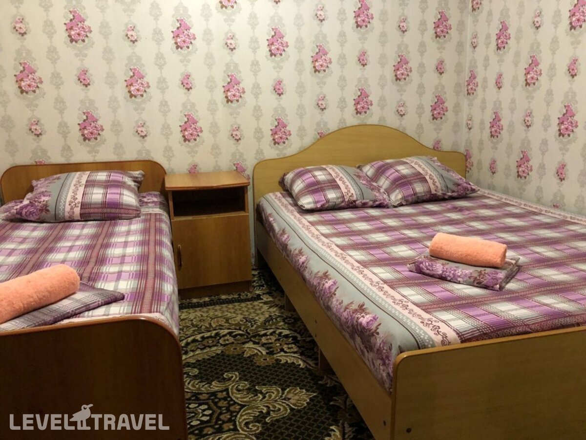 фотографии номера Трехместный экономичный отеля Гостевой Дом Сура в Россия(Лоо) - фото №1