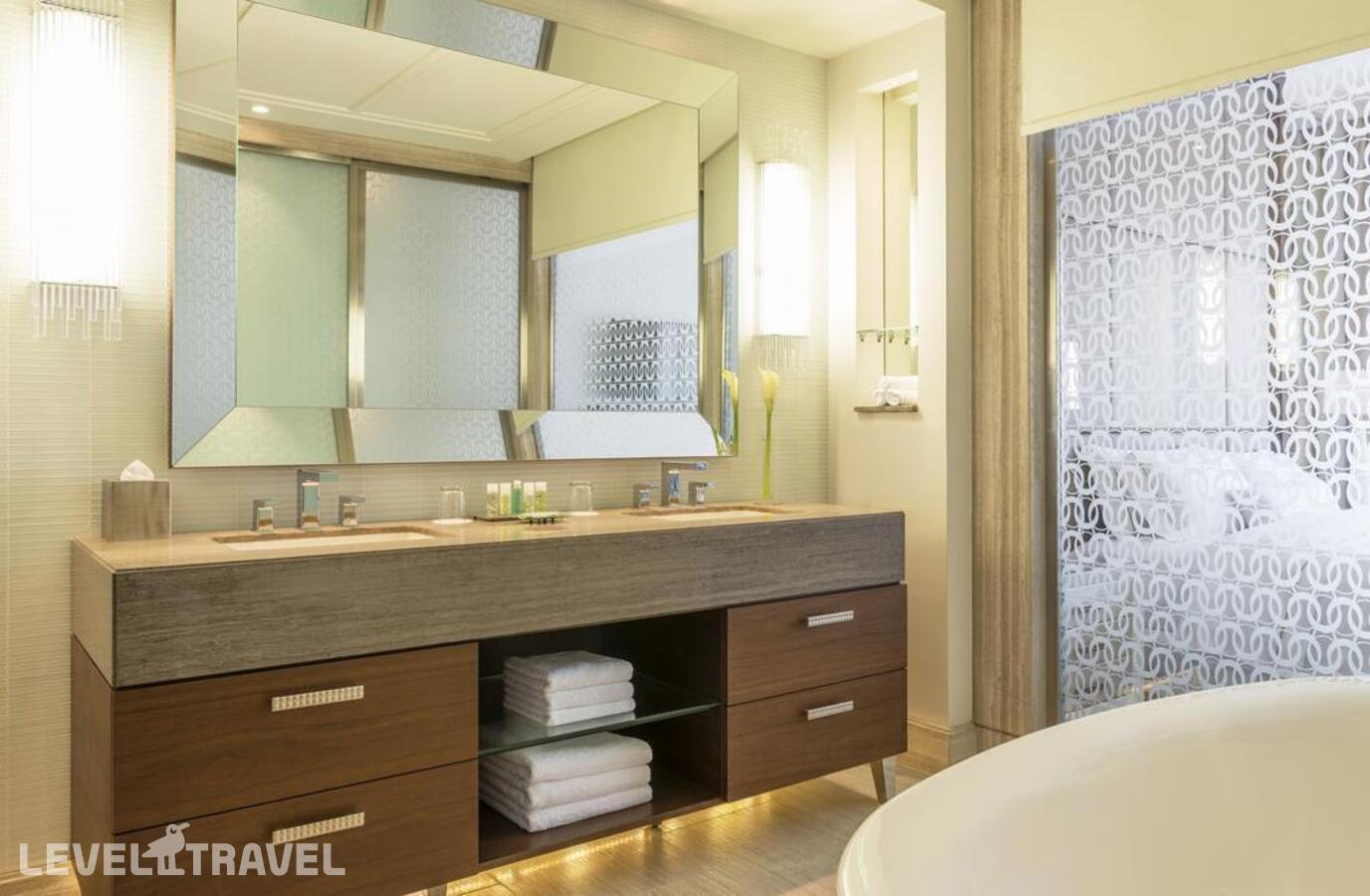фотографии номера Клубный делюкс отеля Hilton Dubai Al Habtoor City в ОАЭ(Бизнес Бей) - фото №5