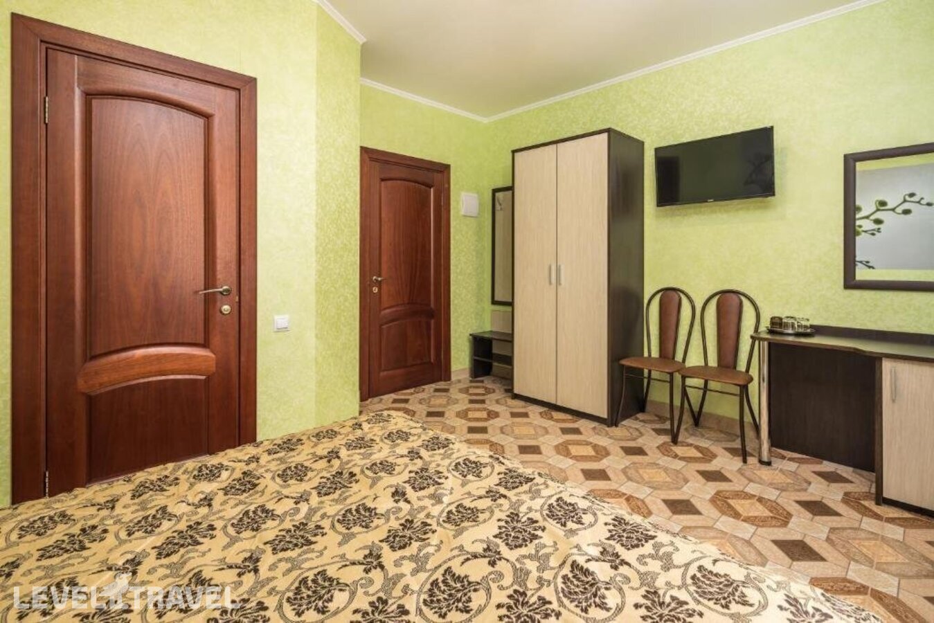 фотографии номера Четырехместный номер отеля Отель Кипарис в Россия(Дивноморское) - фото №3