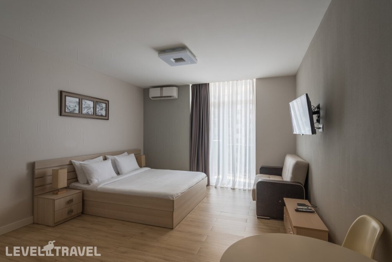 фотографии номера Улучшенный номер отеля Orbi Sea Towers Hotel в Грузия(Батуми) - фото №1