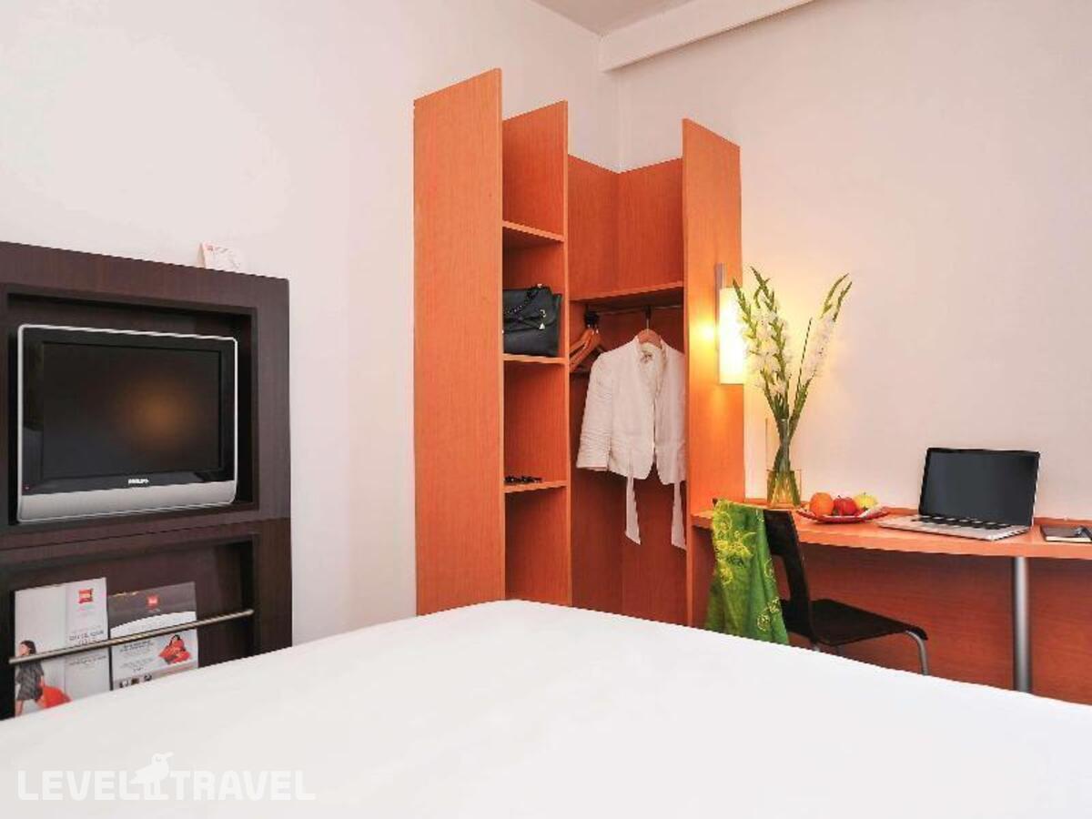 фотографии номера Стандартный номер отеля Hotel Ibis Marrakech Centre Gare в Марокко(Марракеш) - фото №2
