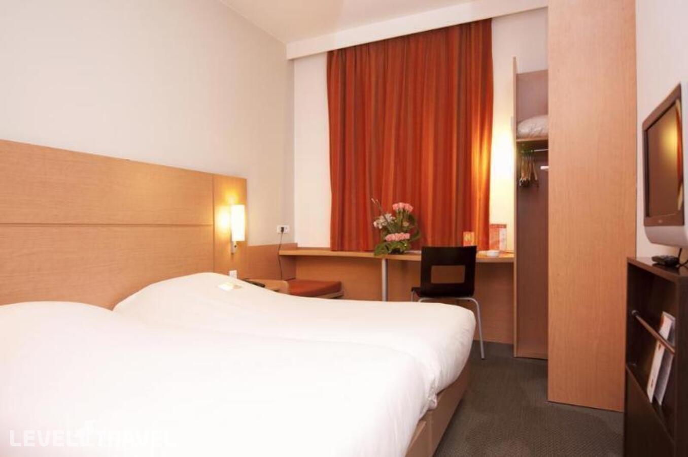 фотографии номера Стандартный номер отеля Hotel Ibis Marrakech Centre Gare в Марокко(Марракеш) - фото №8