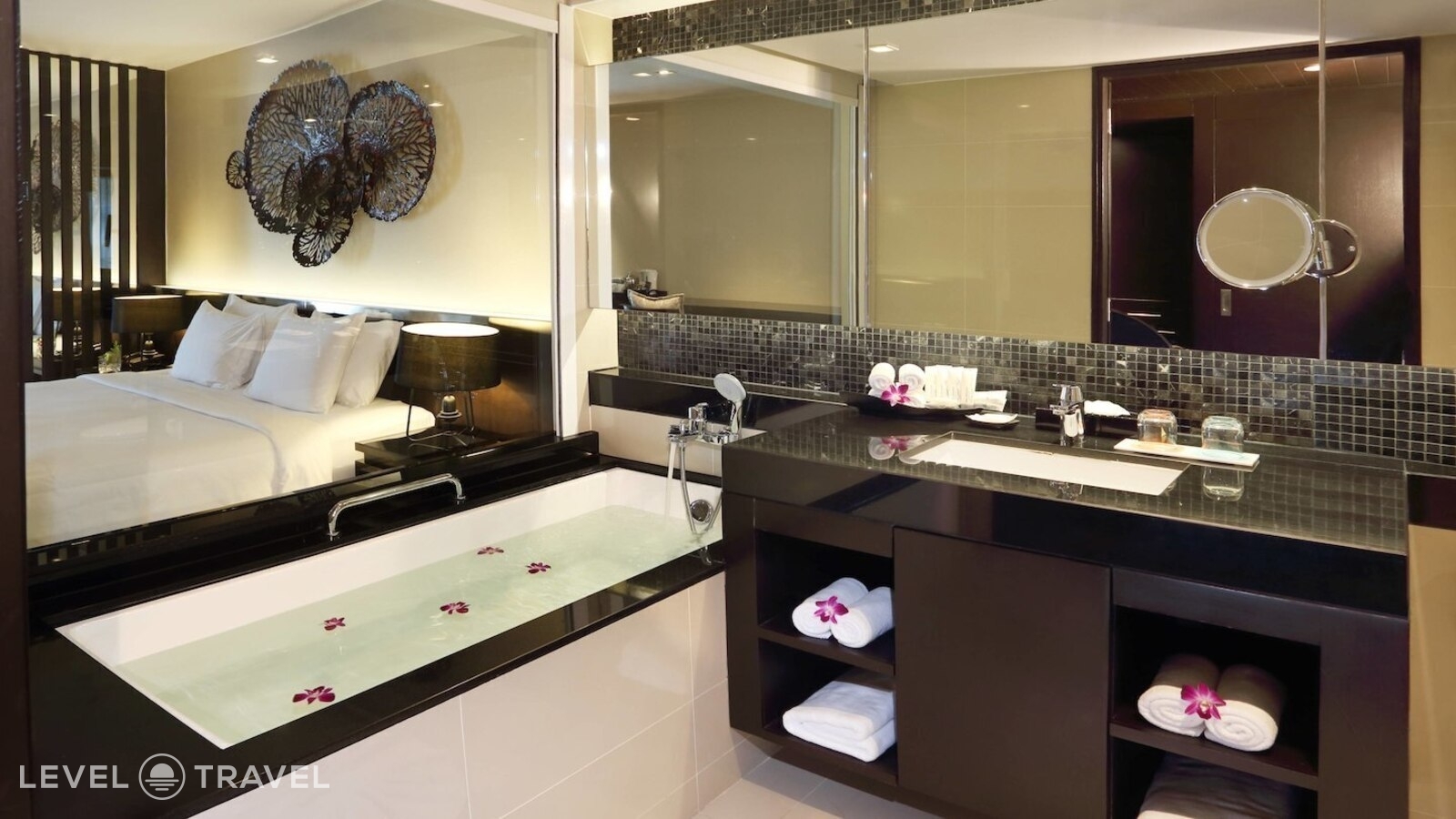 фотографии номера Полулюкс отеля Le Meridien Phuket Beach Resort в Таиланд(Карон Бич) - фото №5